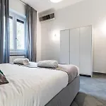 Citylife View And 10 Minutes By Walk Modern Apartment