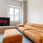 Citylife View And 10 Minutes By Walk Modern Apartment